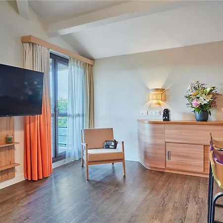Adagio Centre Aparthotel 4*