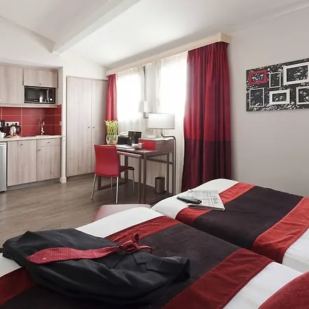 Adagio Centre Aparthotel 4*